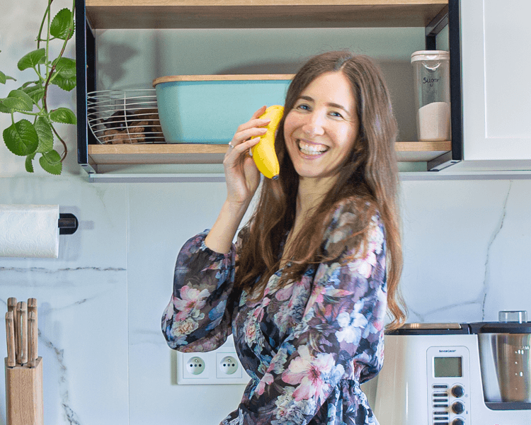 Dorota Janik dzwoniąca bananem